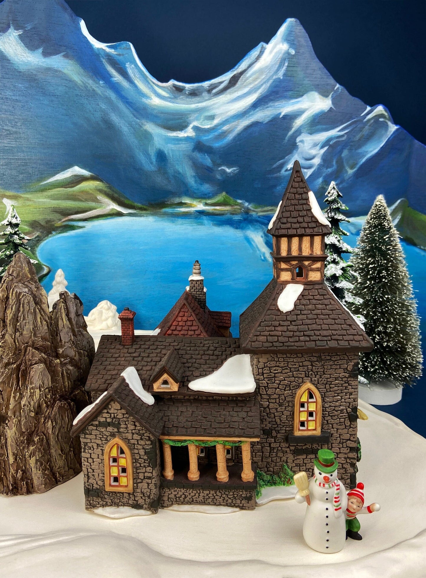 Christmas Village House by Dept 56. Illuminated Public House. Sweets. Dickens Village Series. Made in Taiwan. Christmas Village/Diorama.