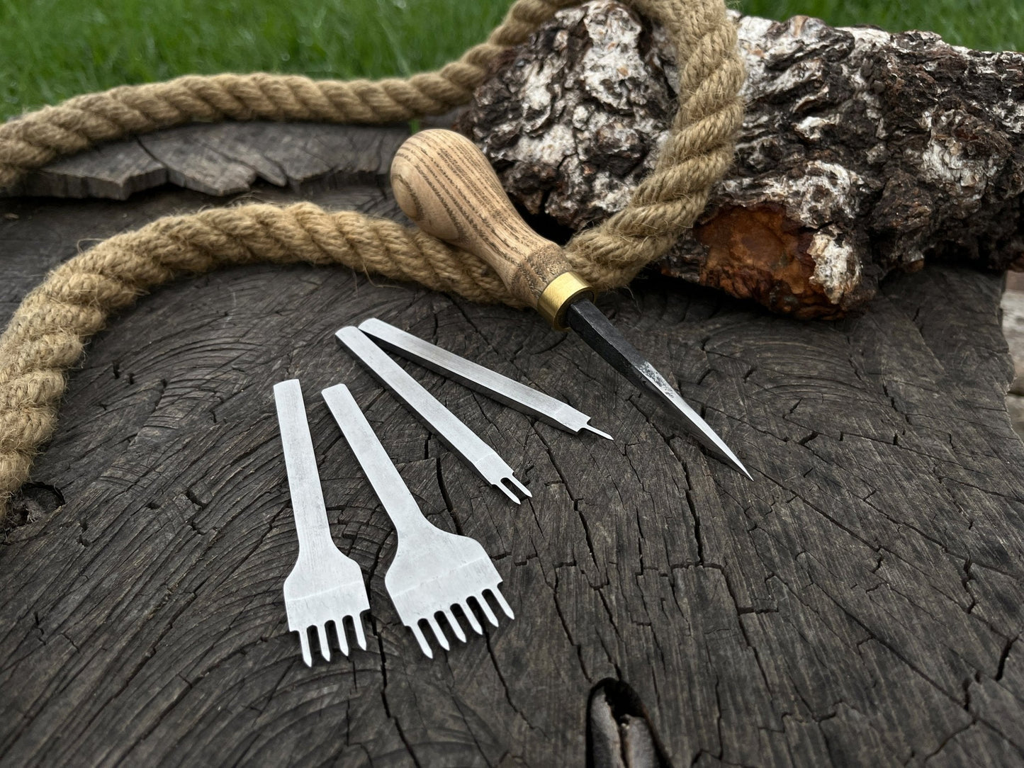 4-Piece Diamond Style Leather Pricking Iron and Hand-Forged Awl