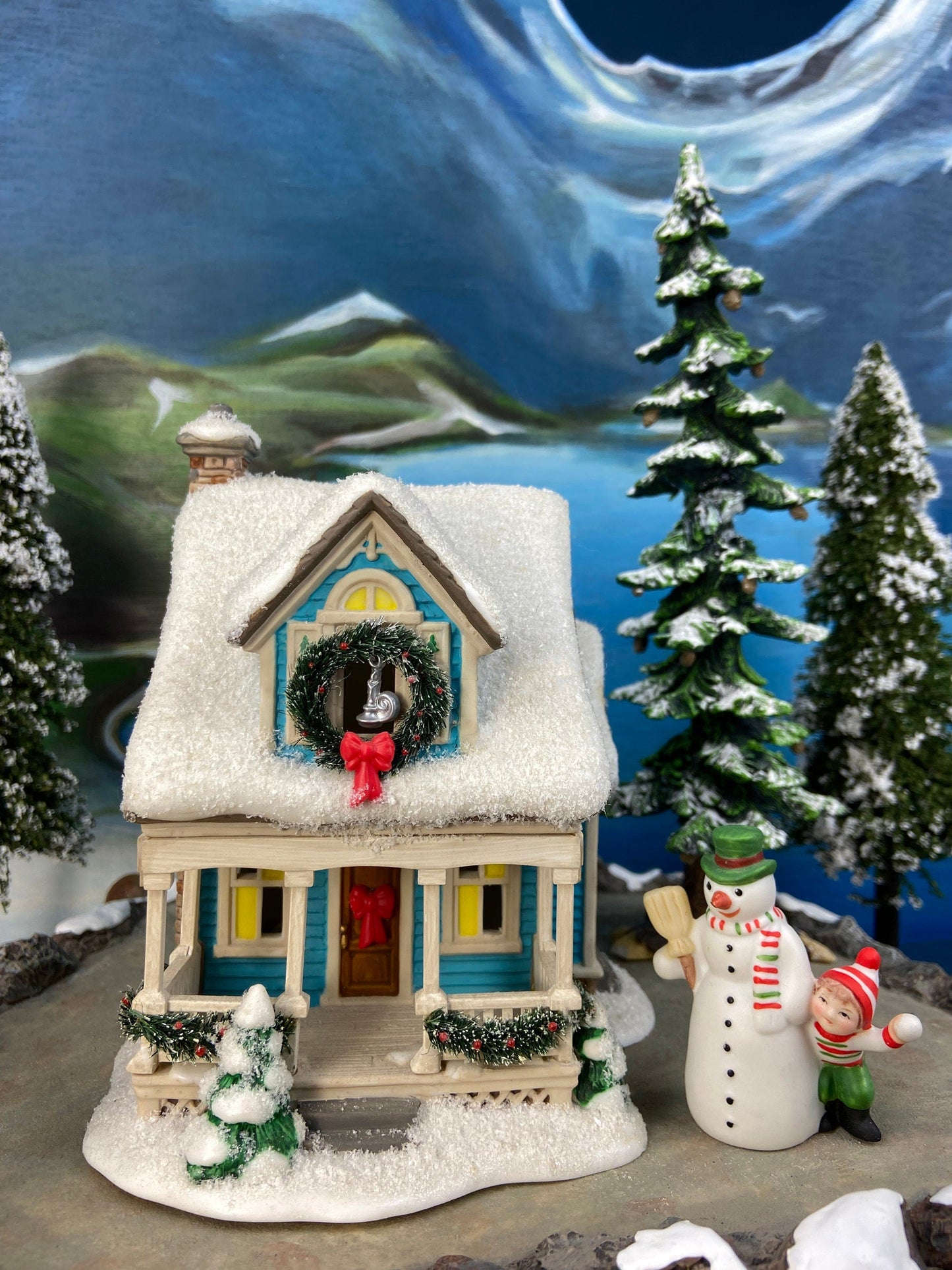 The City Globe Publishing by Department 56.  Illuminated Christmas Village House. Christmas in the City Series. Hand-Painted Porcelain.